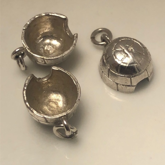 Igloo sterling silver vintage pendant bracelet charm - Picture 5 of 5